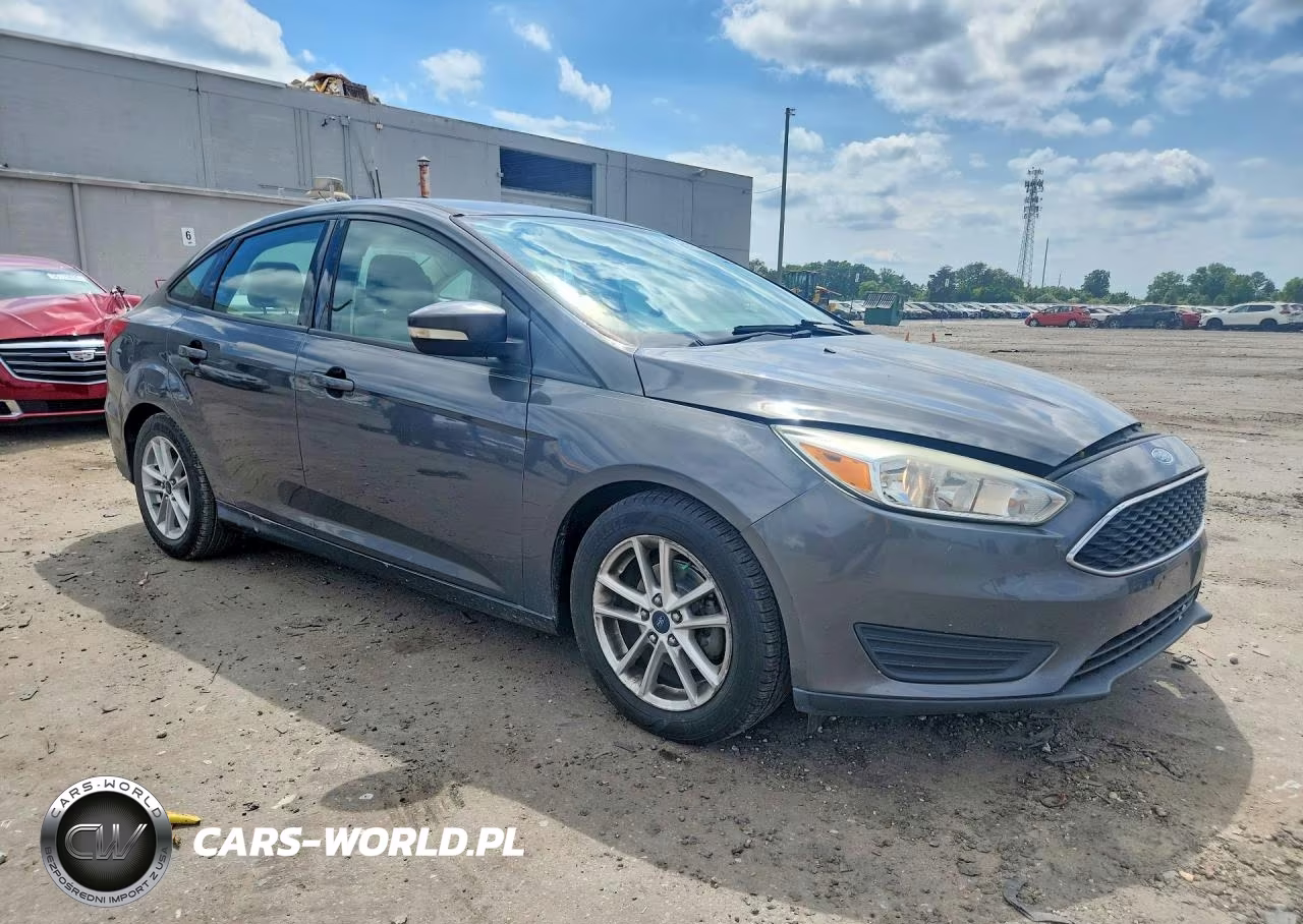 2015 Ford Focus Se VIN:1FADP3F21FL302577 - 4