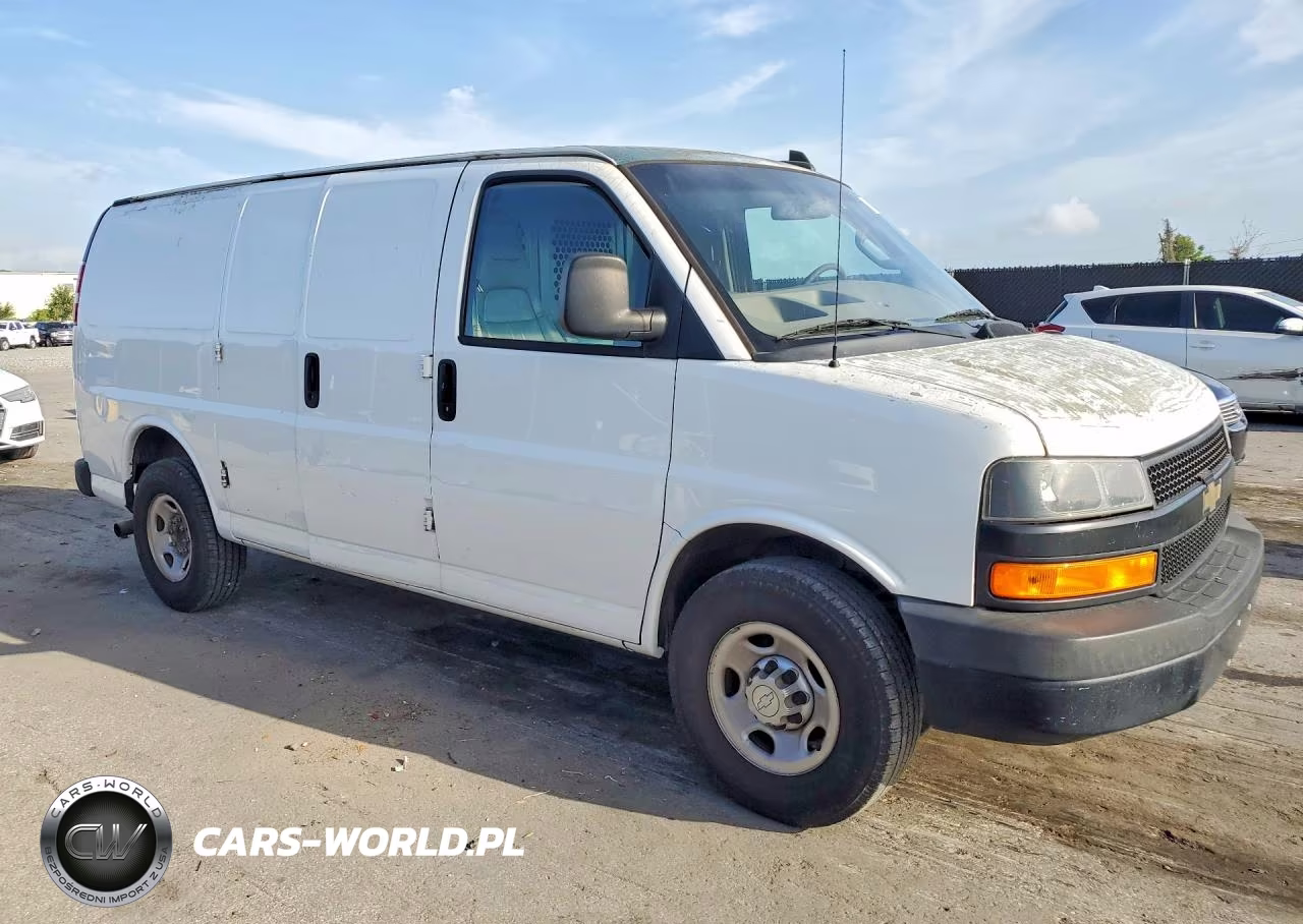2018 Chevrolet Express G2500 VIN:1GCWGAFP3J1333448 - 4