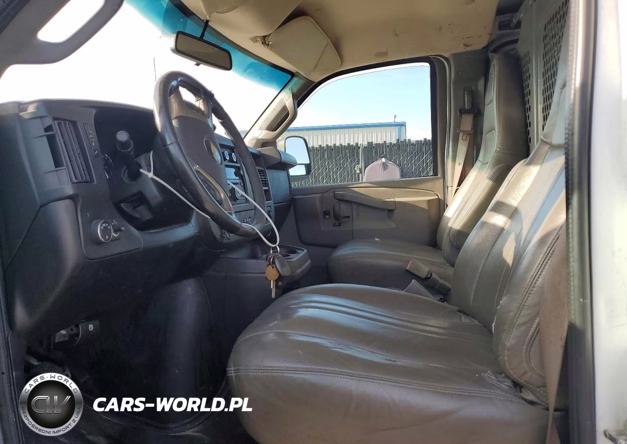2018 Chevrolet Express G2500 VIN:1GCWGAFP3J1333448 - 7