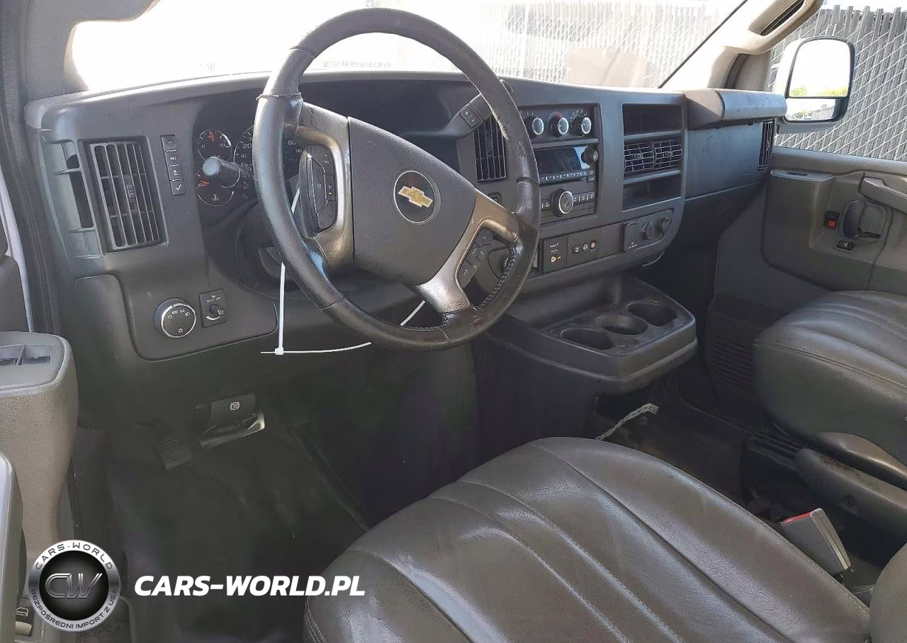 2018 Chevrolet Express G2500 VIN:1GCWGAFP3J1333448 - 8