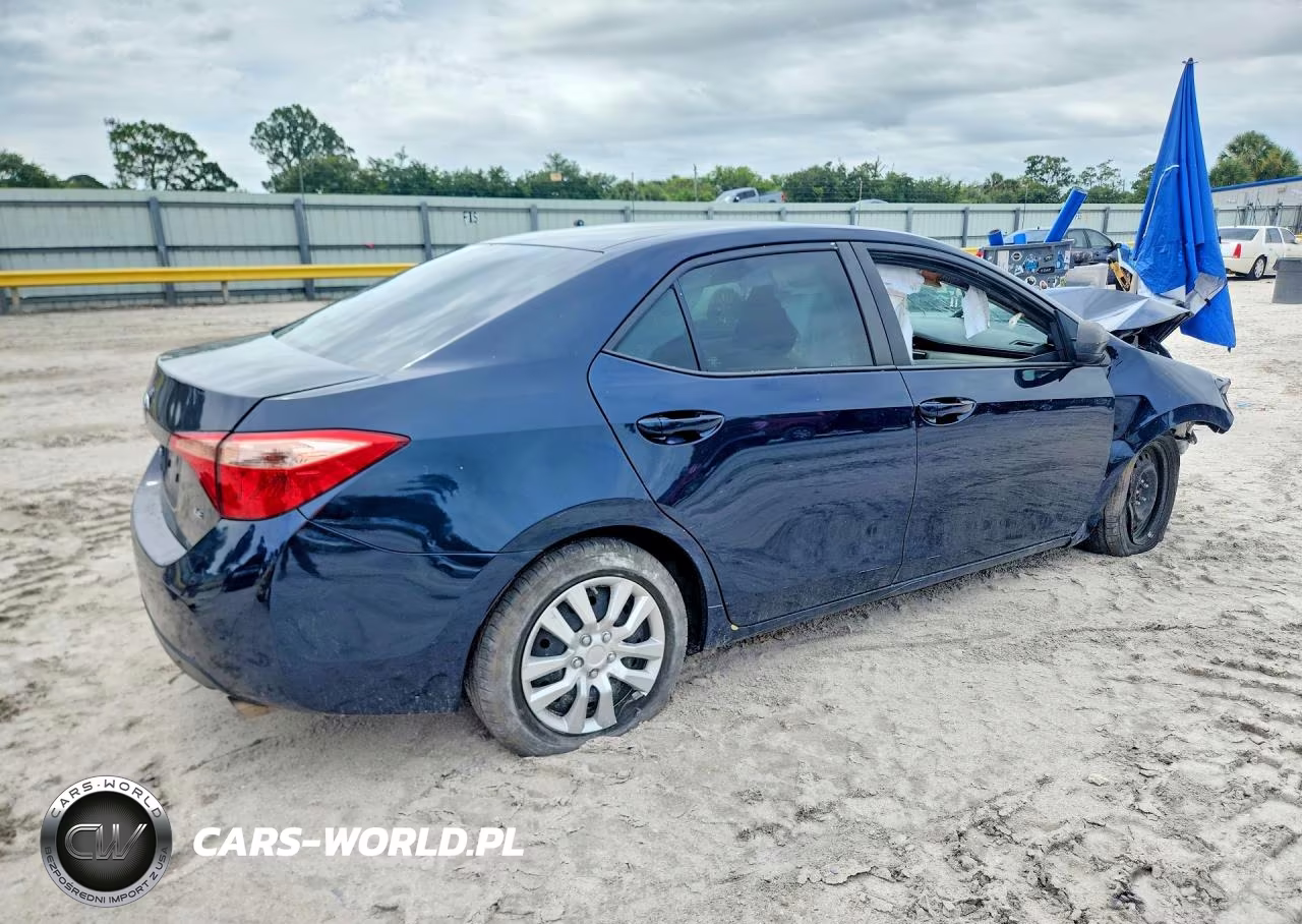 2018 Toyota Corolla Le VIN:5YFBURHE5JP845791 - 3