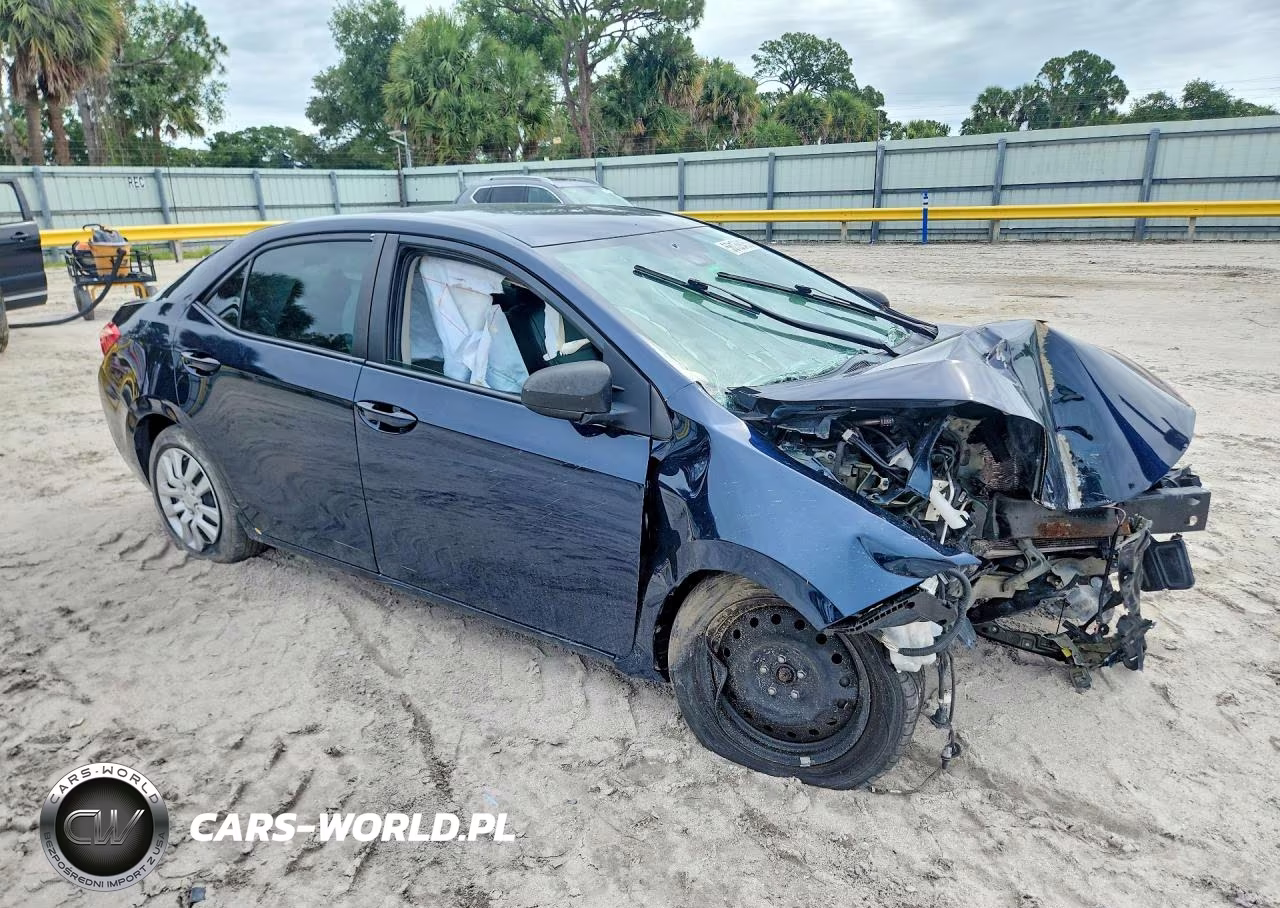 2018 Toyota Corolla Le VIN:5YFBURHE5JP845791 - 4