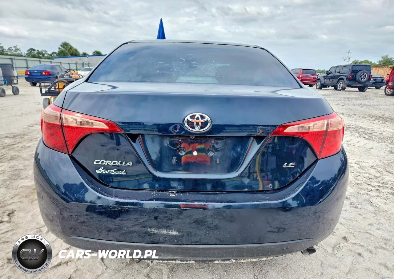2018 Toyota Corolla Le VIN:5YFBURHE5JP845791 - 6