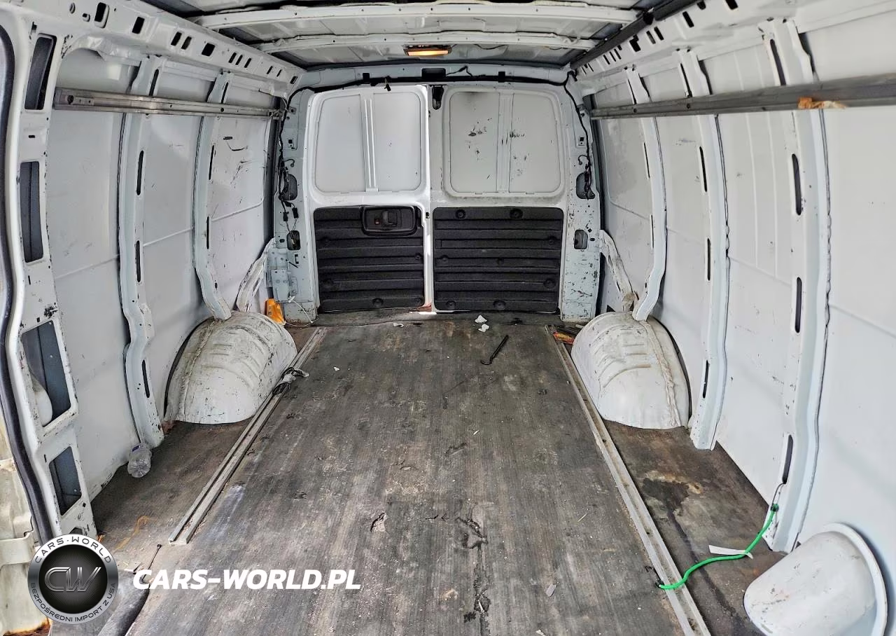 2011 Chevrolet Express G2500 VIN:1GCWGGCA1B1101340 - 10