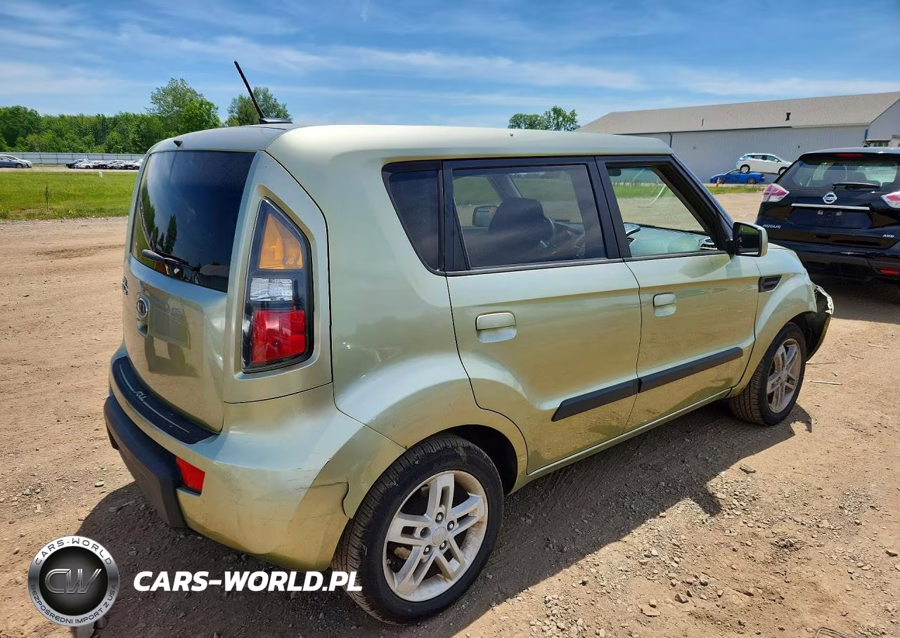 2010 Kia Soul + VIN:KNDJT2A20A7178359 - 3