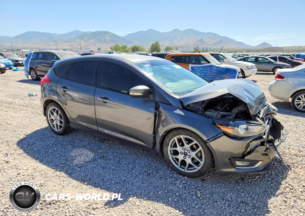 2015 Ford Focus Se VIN:1FADP3K26FL327352 - 4