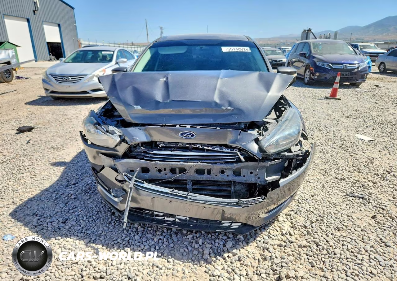 2015 Ford Focus Se VIN:1FADP3K26FL327352 - 5