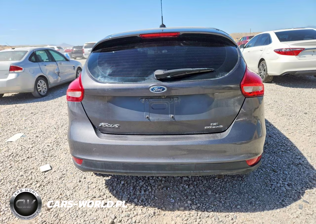 2015 Ford Focus Se VIN:1FADP3K26FL327352 - 6