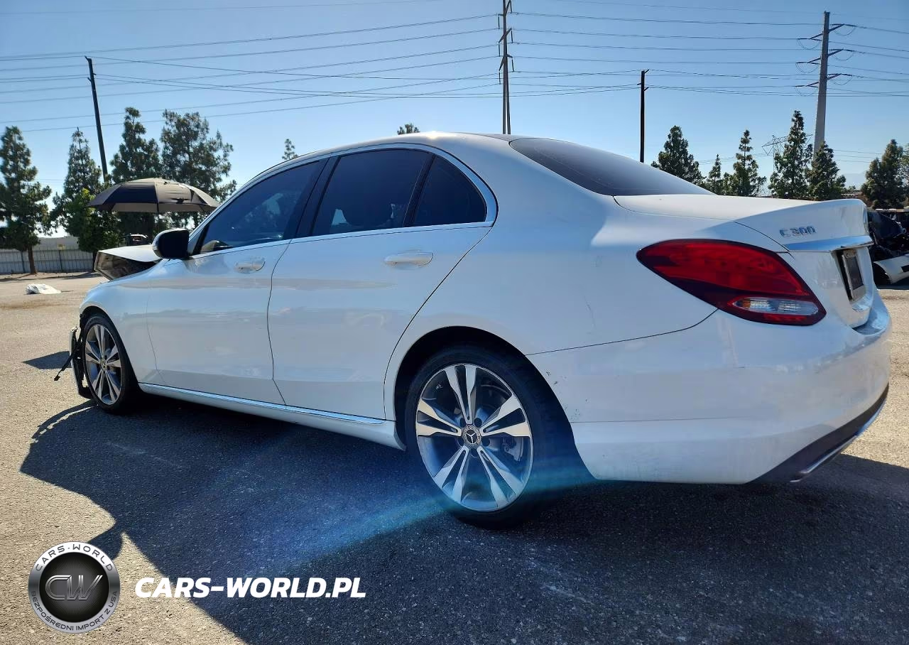 2016 Mercedes-Benz C 300 VIN:55SWF4JB0GU114820 - 2