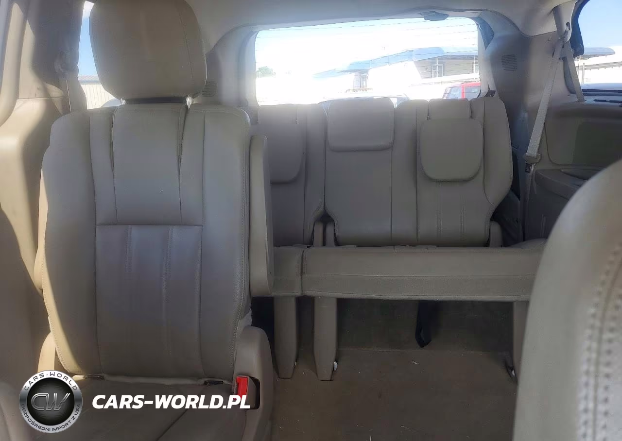 2016 Chrysler Town & Country Touring VIN:2C4RC1BG9GR221224 - 10