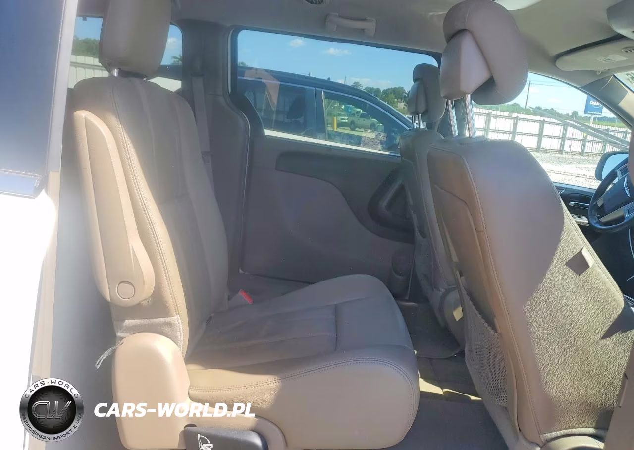 2016 Chrysler Town & Country Touring VIN:2C4RC1BG9GR221224 - 11