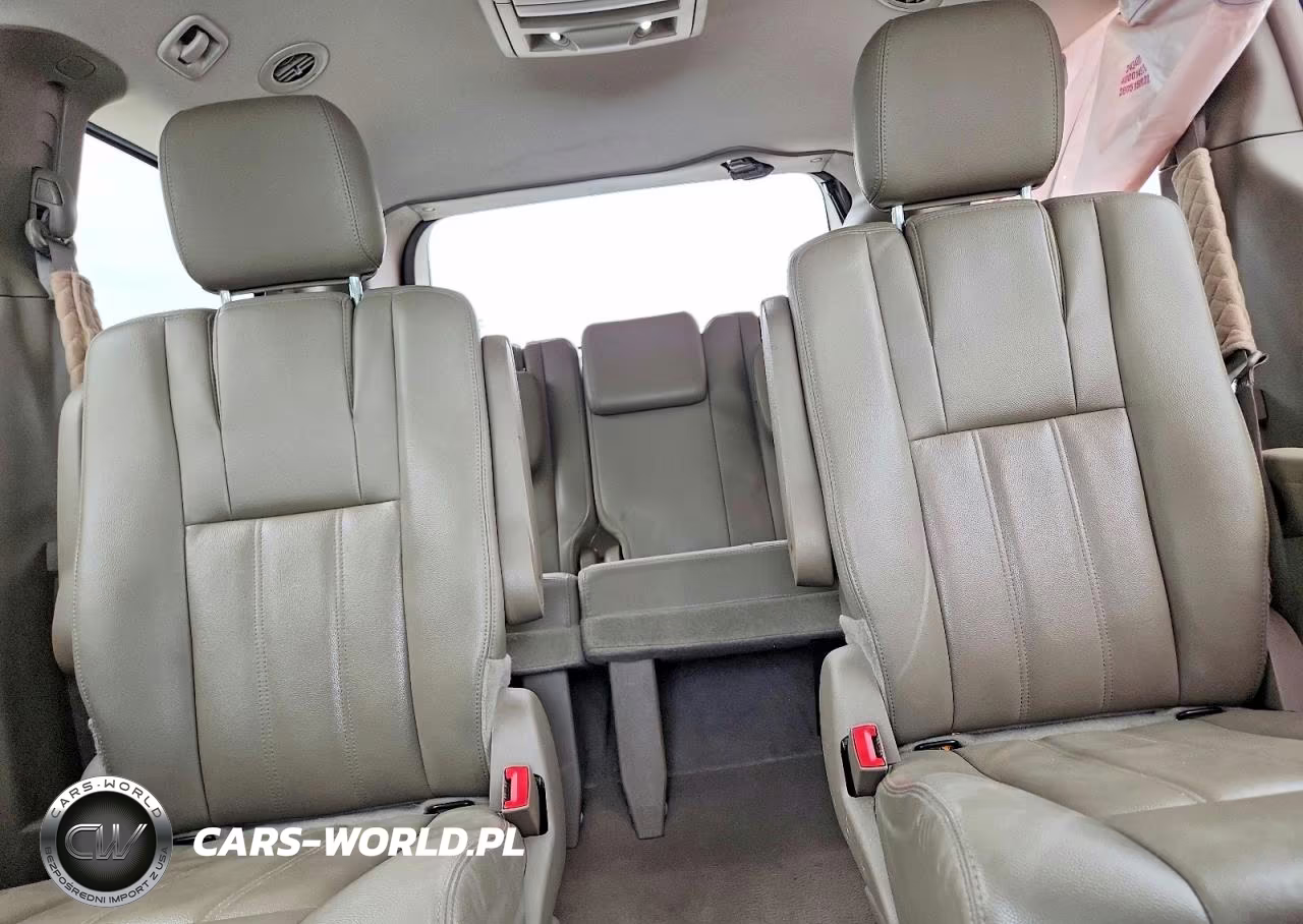 2015 Chrysler Town & Country Touring VIN:2C4RC1BG8FR751490 - 10