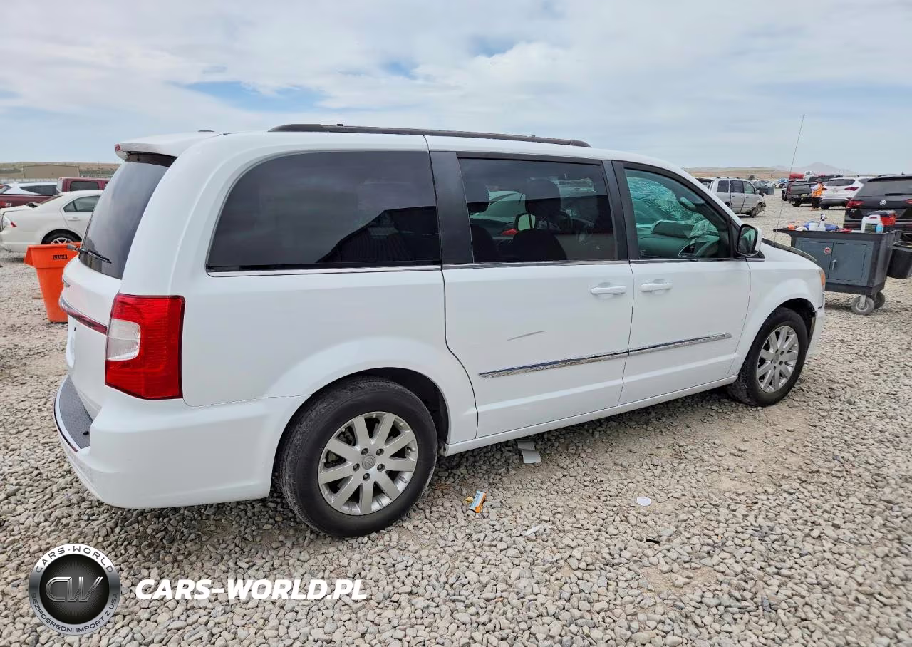 2015 Chrysler Town & Country Touring VIN:2C4RC1BG8FR751490 - 3