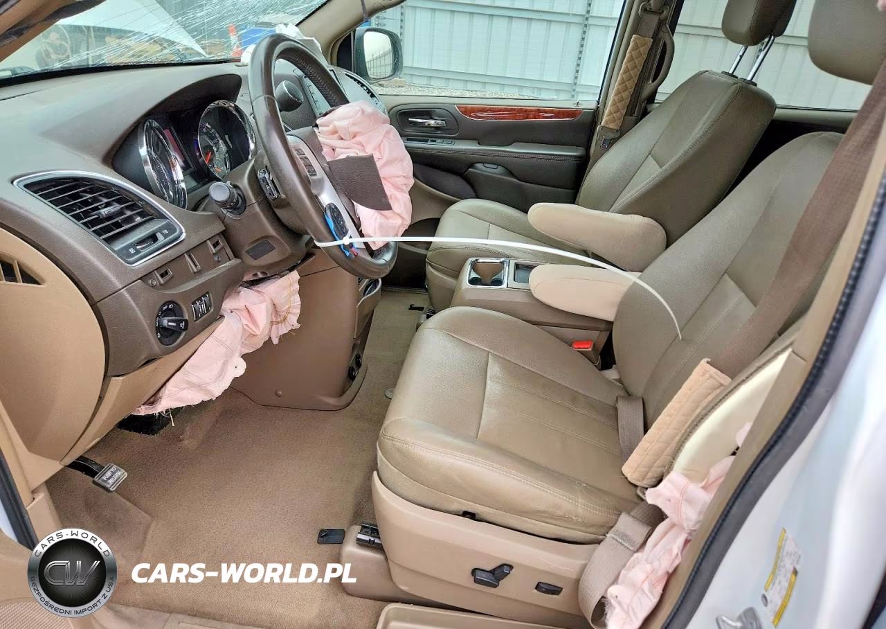 2015 Chrysler Town & Country Touring VIN:2C4RC1BG8FR751490 - 7