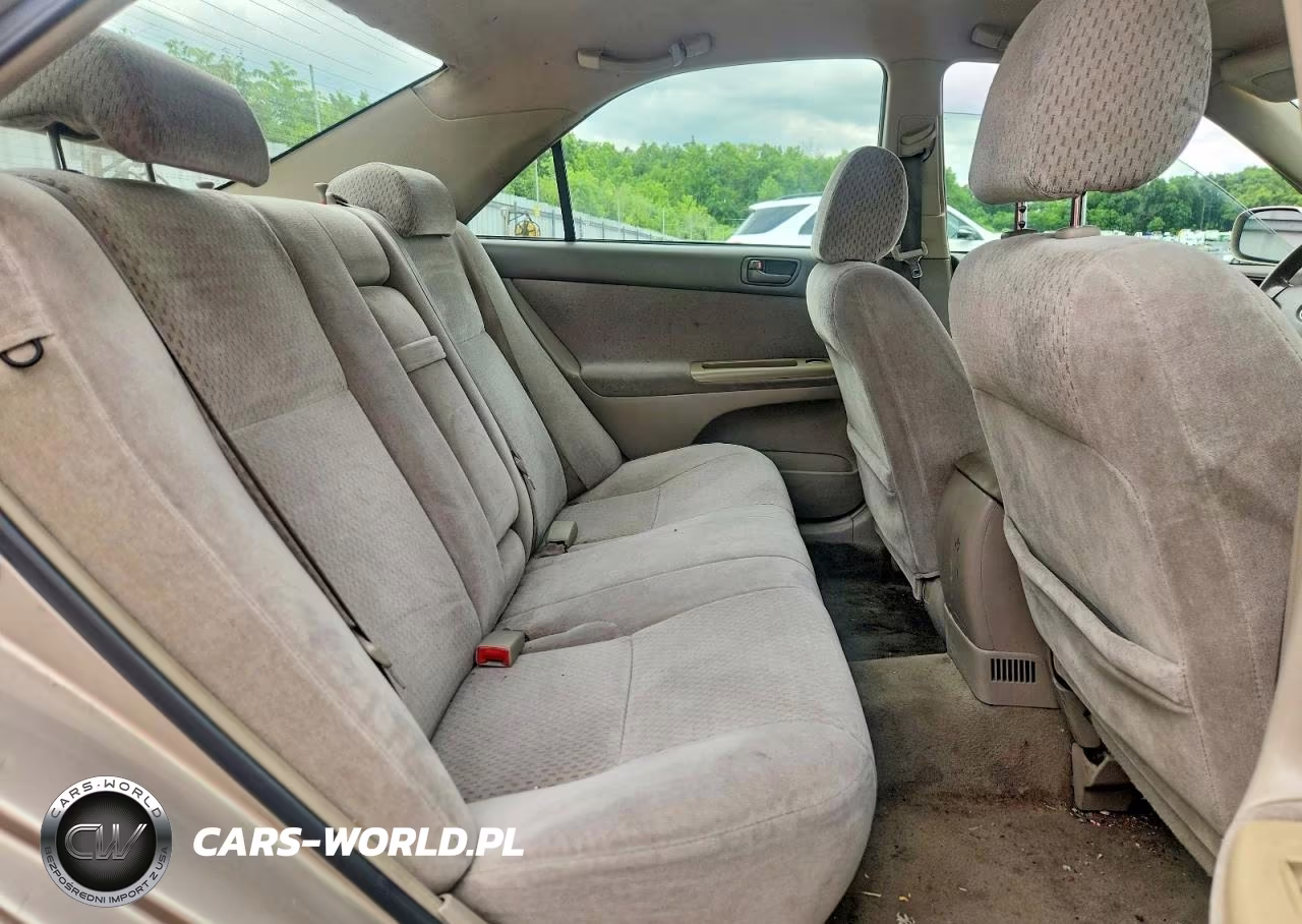 2003 Toyota Camry Le VIN:4T1BE32K83U703039 - 10