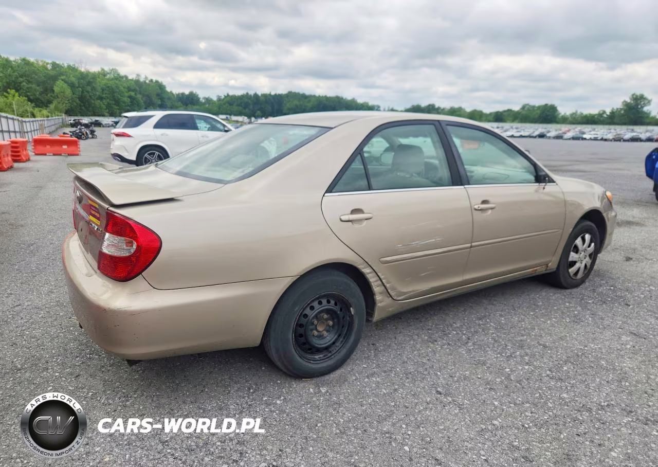 2003 Toyota Camry Le VIN:4T1BE32K83U703039 - 3