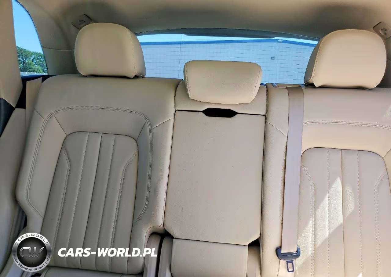 2018 Audi Q5 Premium Plus VIN:WA1BNAFY2J2194186 - 10