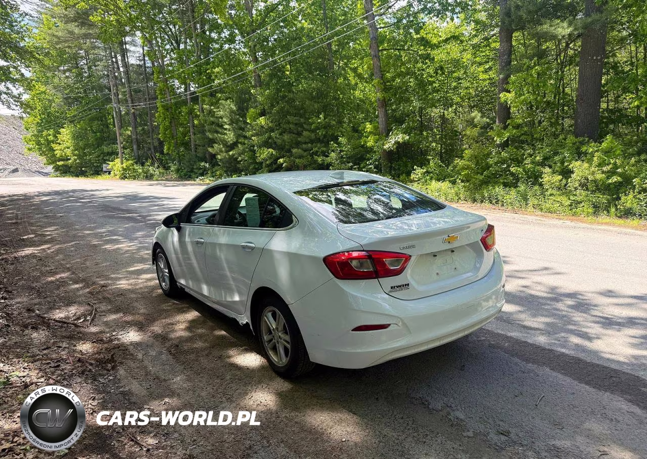 2018 Chevrolet Cruze Lt VIN:1G1BE5SM8J7234167 - 3