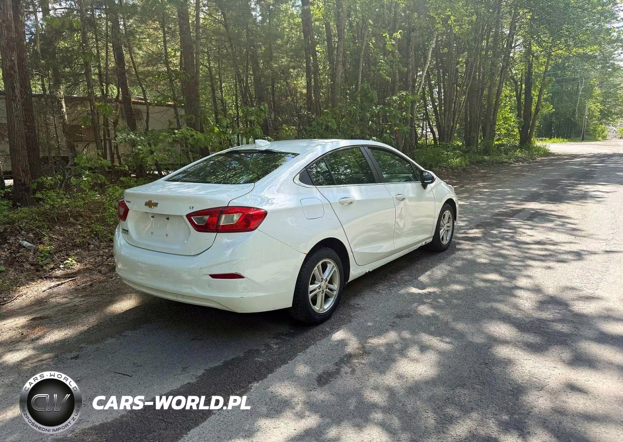 2018 Chevrolet Cruze Lt VIN:1G1BE5SM8J7234167 - 4
