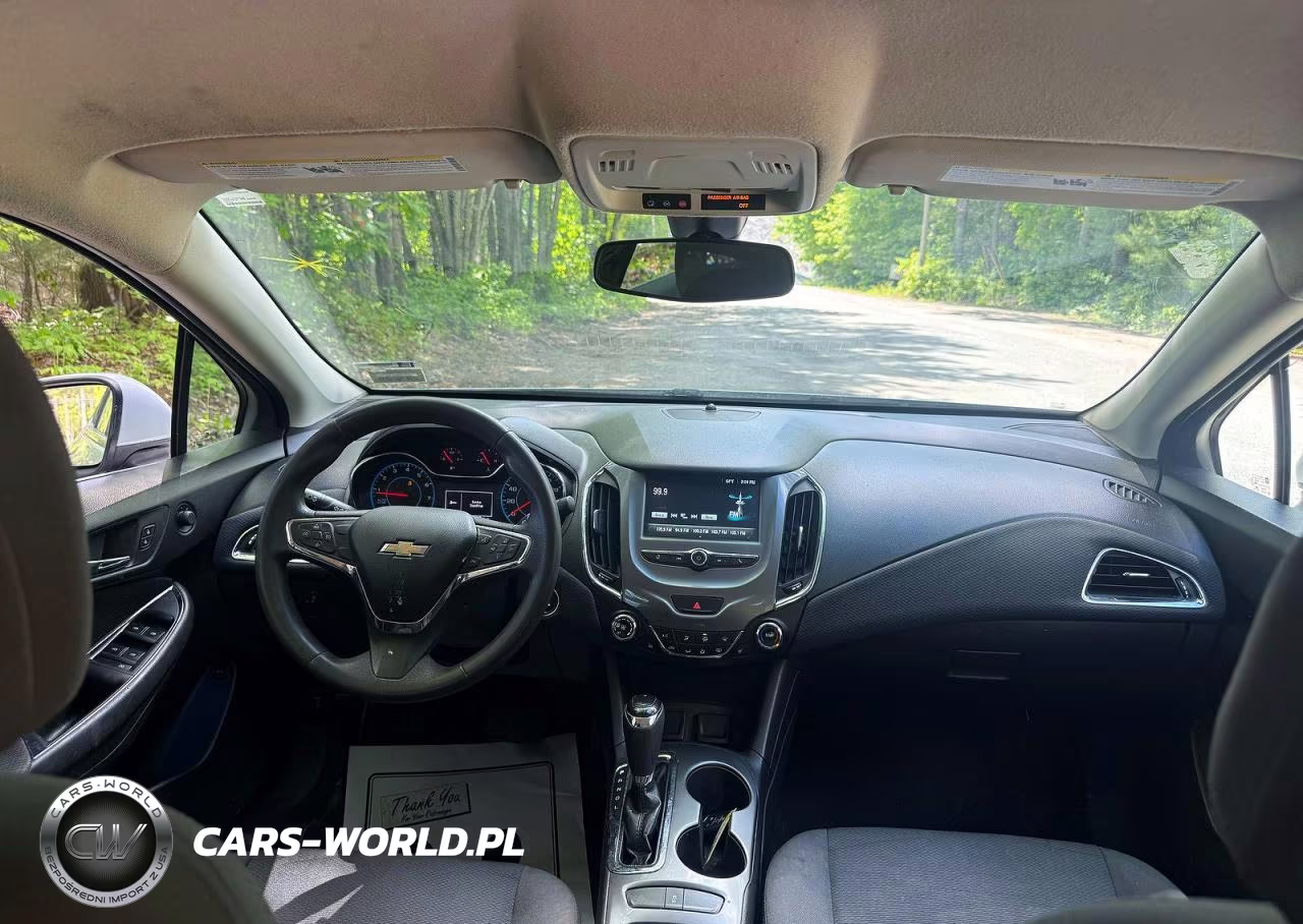 2018 Chevrolet Cruze Lt VIN:1G1BE5SM8J7234167 - 9