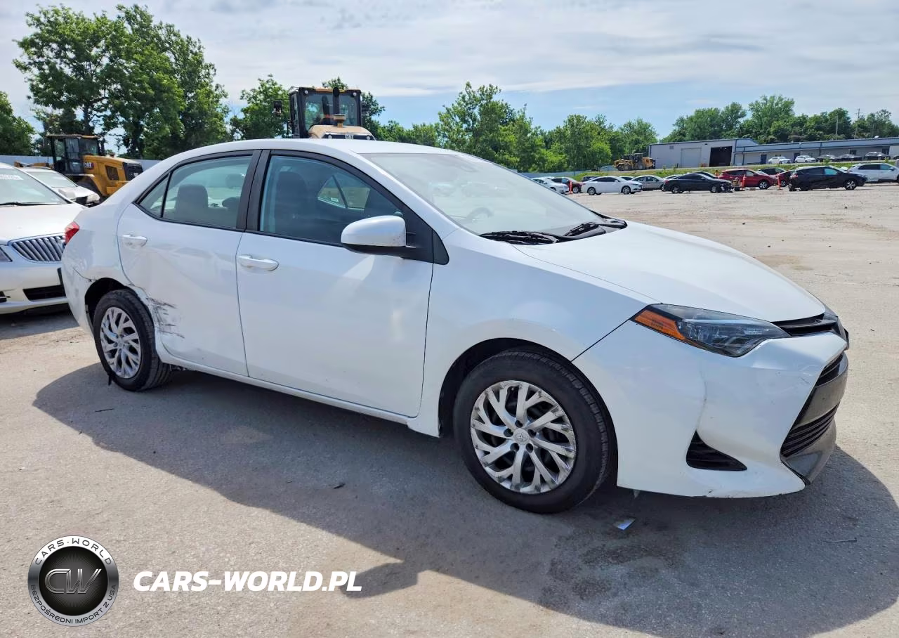 2018 Toyota Corolla Le VIN:5YFBURHE1JP816238 - 4