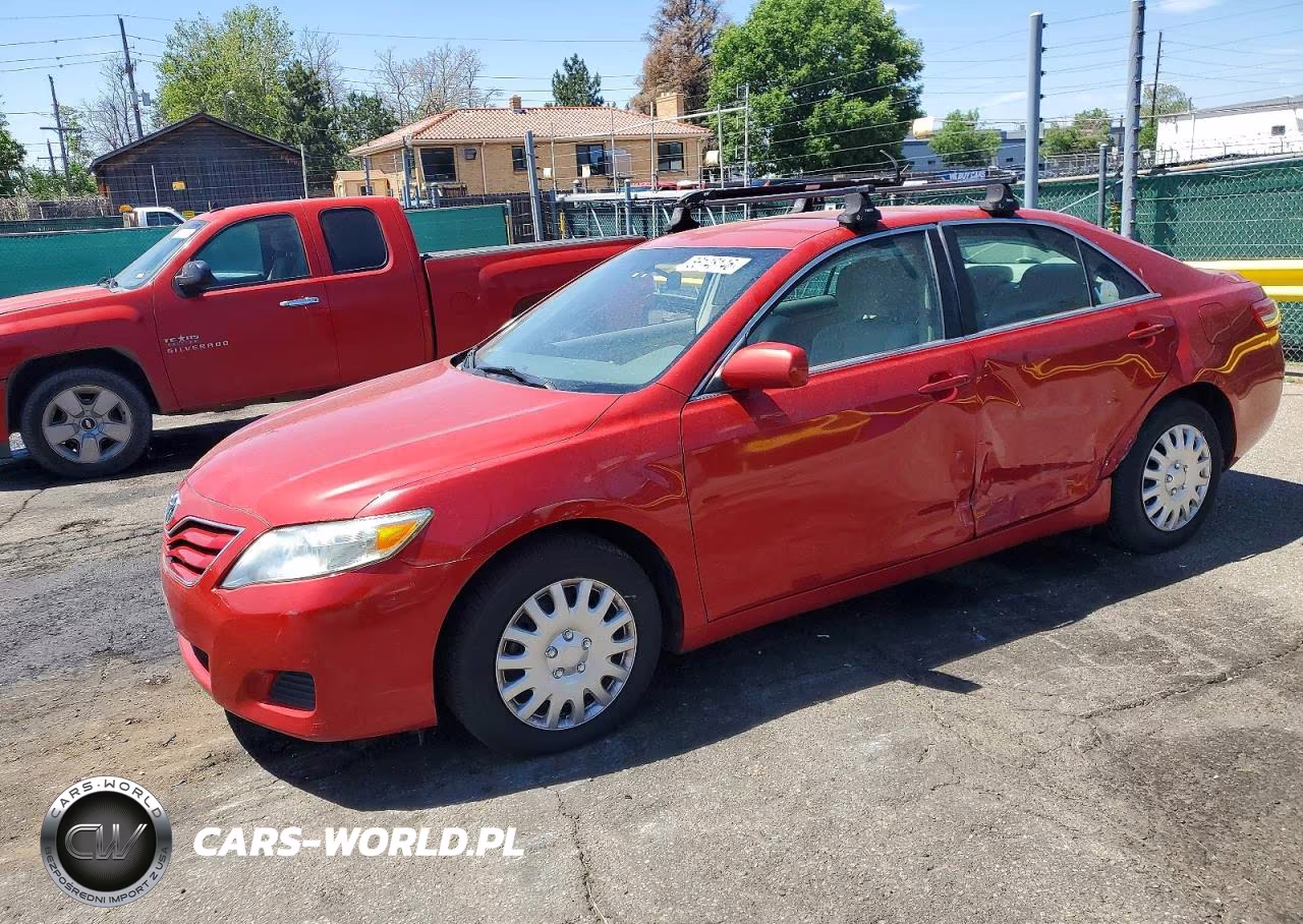 2010 Toyota Camry Le – zdjęcie 1 z 12