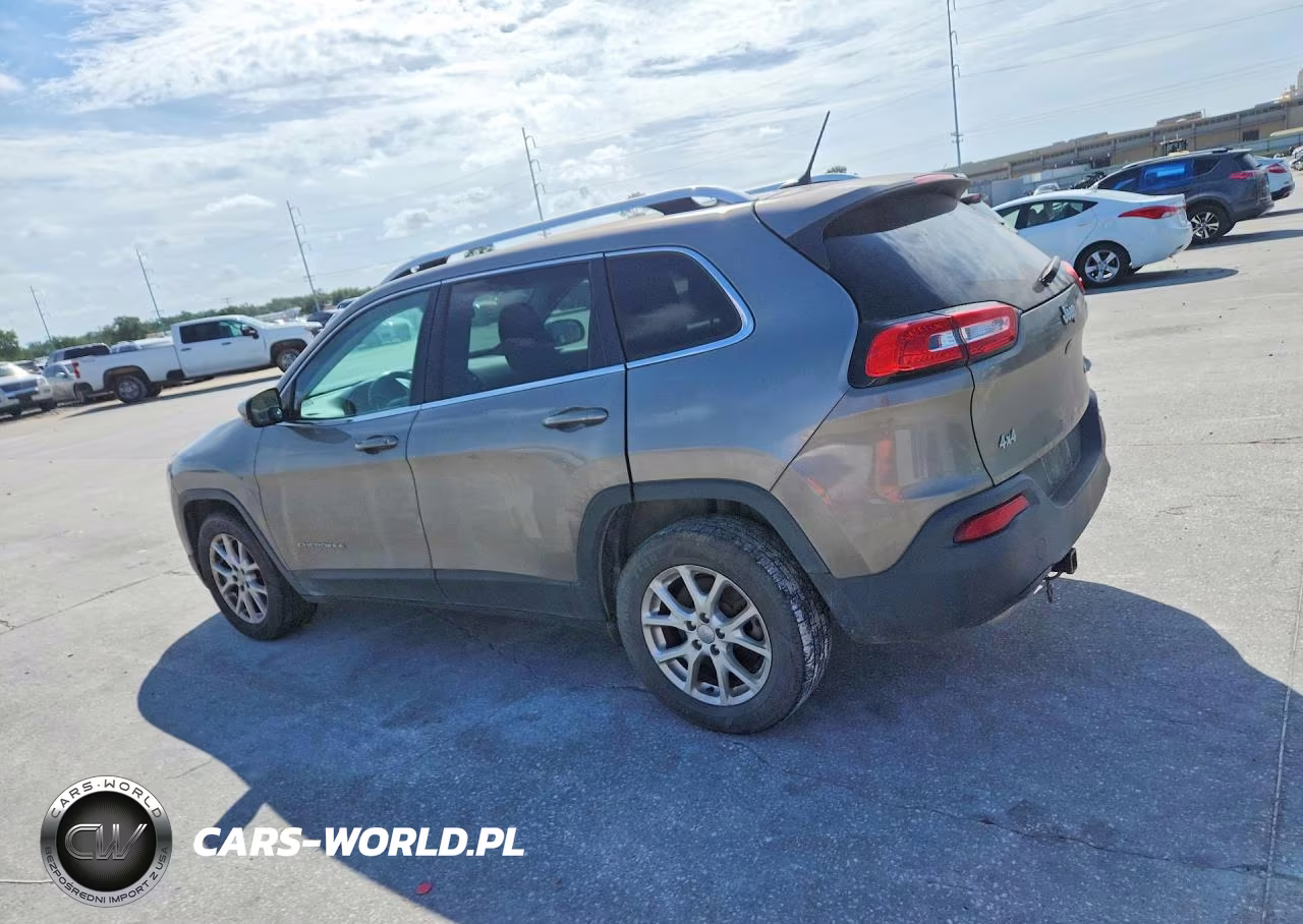 2017 Jeep Cherokee Latitude VIN:1C4PJLCS3HW602930 - 2