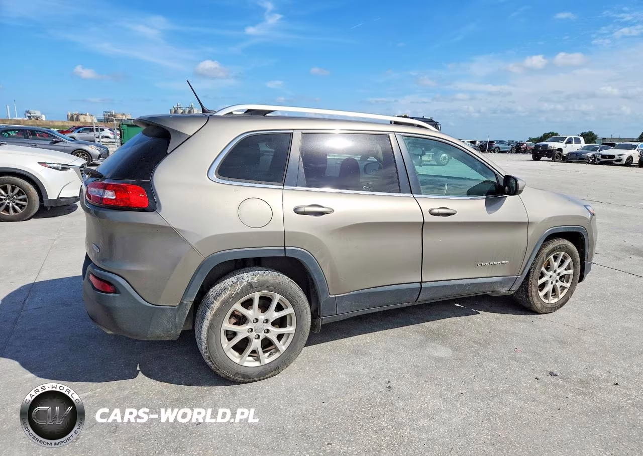 2017 Jeep Cherokee Latitude VIN:1C4PJLCS3HW602930 - 3