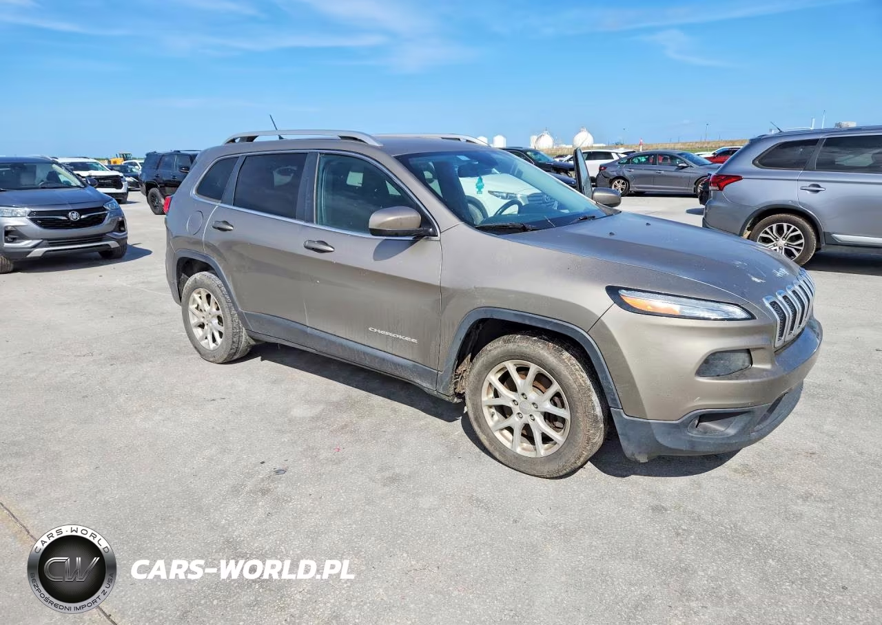 2017 Jeep Cherokee Latitude VIN:1C4PJLCS3HW602930 - 4