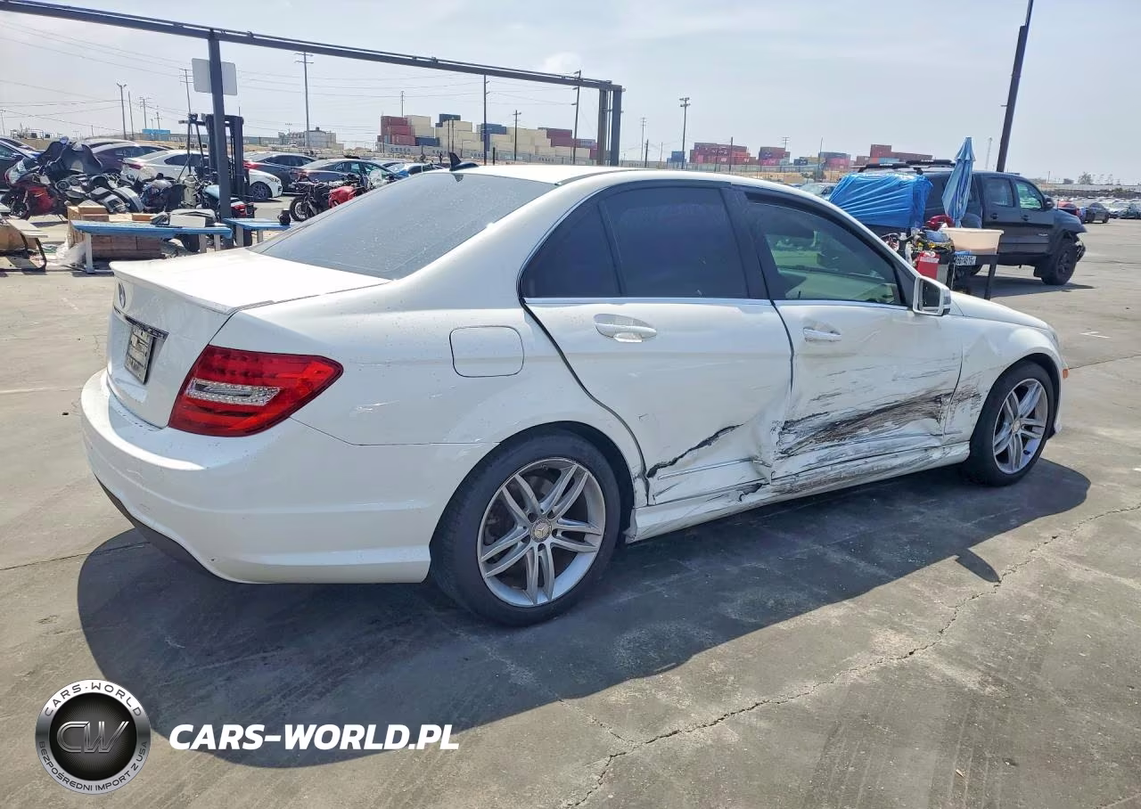 2013 Mercedes-Benz C 250 VIN:WDDGF4HB7DA827901 - 3