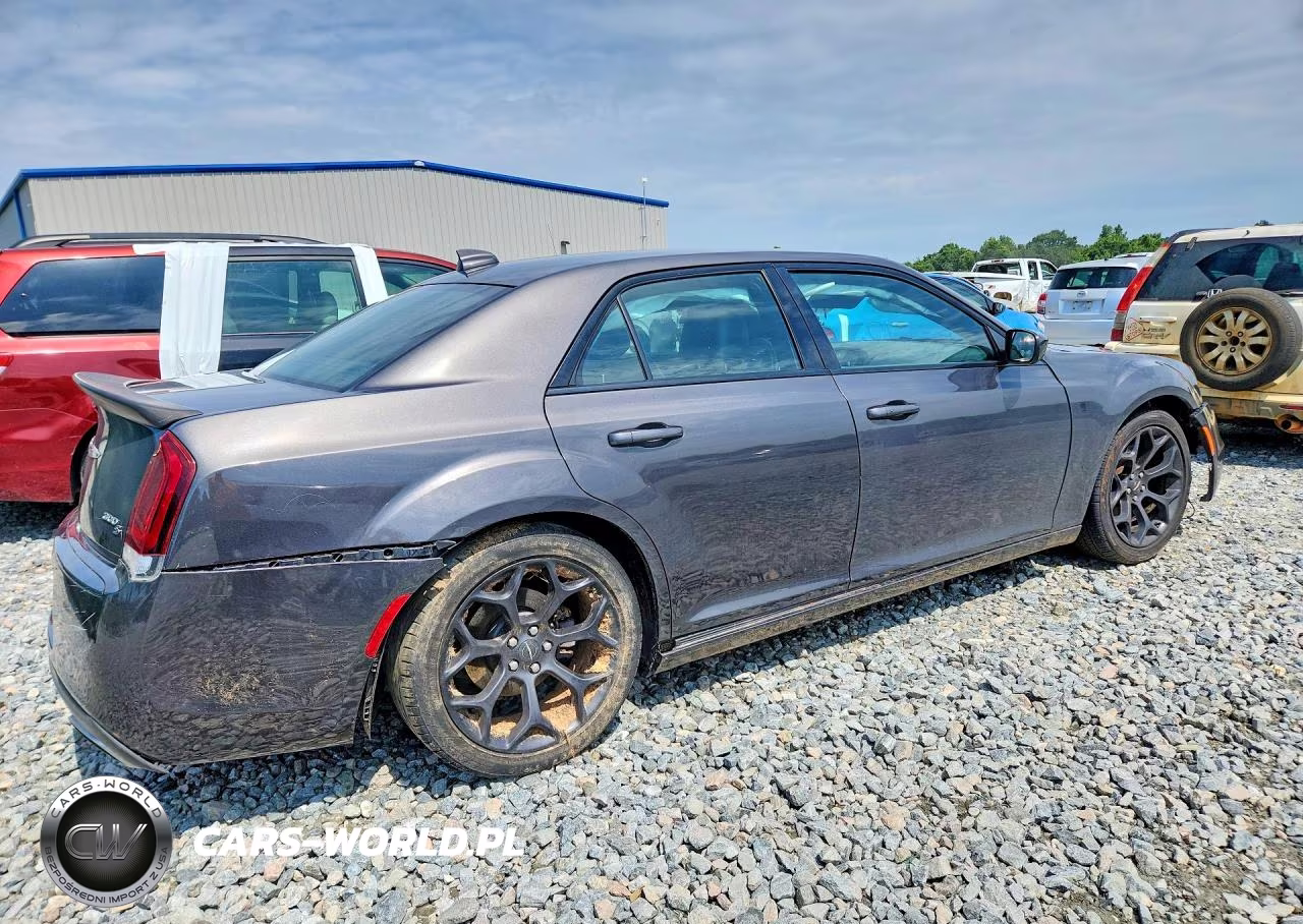 2019 Chrysler 300 S VIN:2C3CCABG0KH639101 - 3