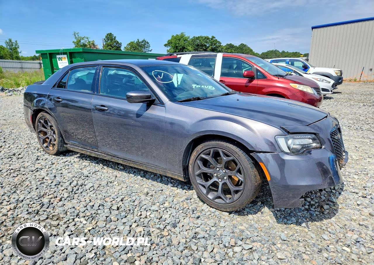 2019 Chrysler 300 S VIN:2C3CCABG0KH639101 - 4