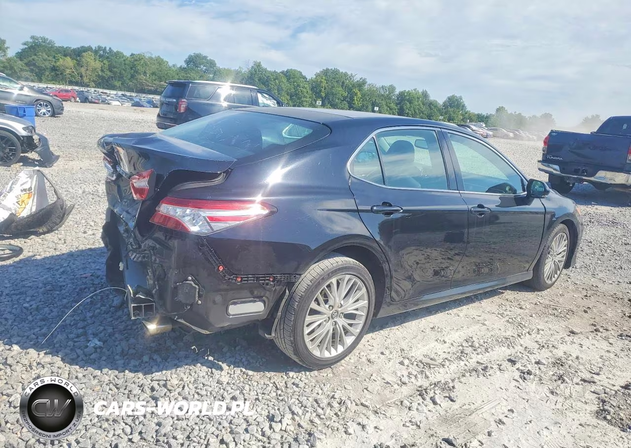 2018 Toyota Camry Xle VIN:4T1B11HK8JU057389 - 3