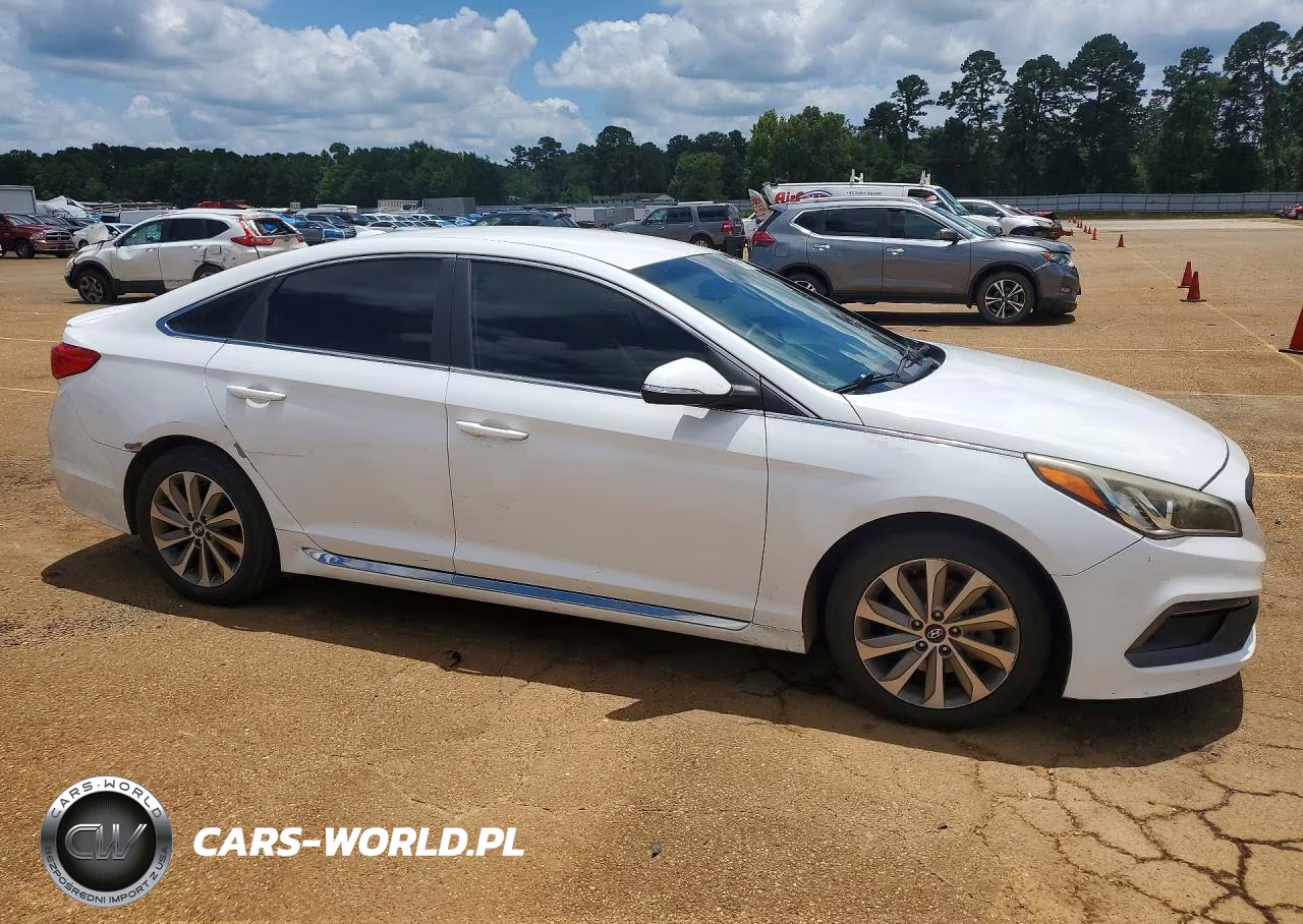 2015 Hyundai Sonata Sport VIN:5NPE34AF7FH218648 - 4