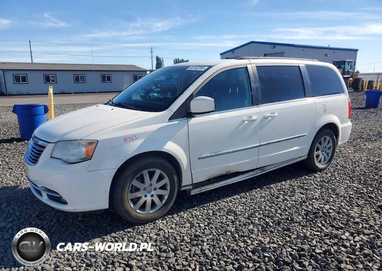 2013 Chrysler Town & Country Touring – zdjęcie 1 z 13