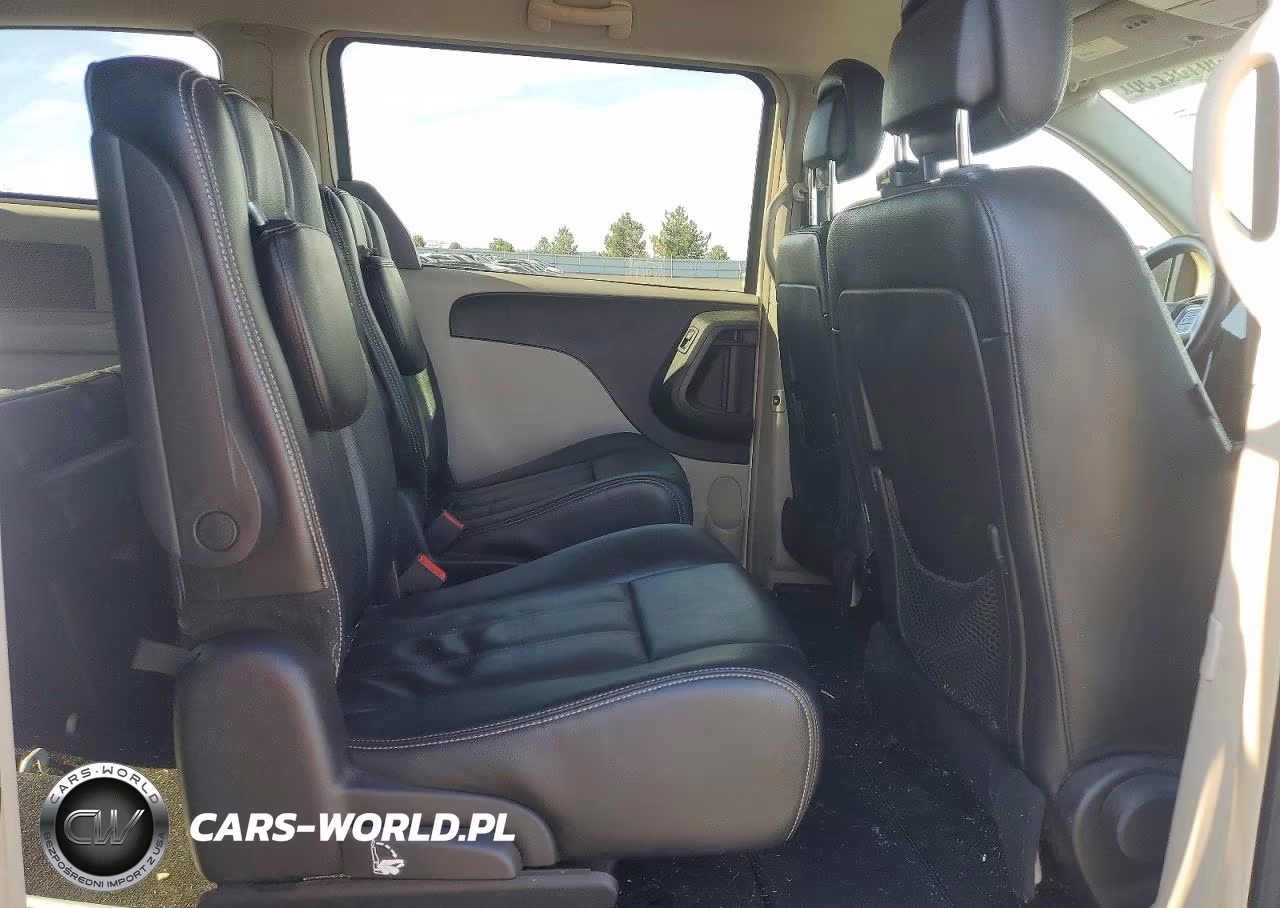 2013 Chrysler Town & Country Touring VIN:2C4RC1BG7DR684135 - 11