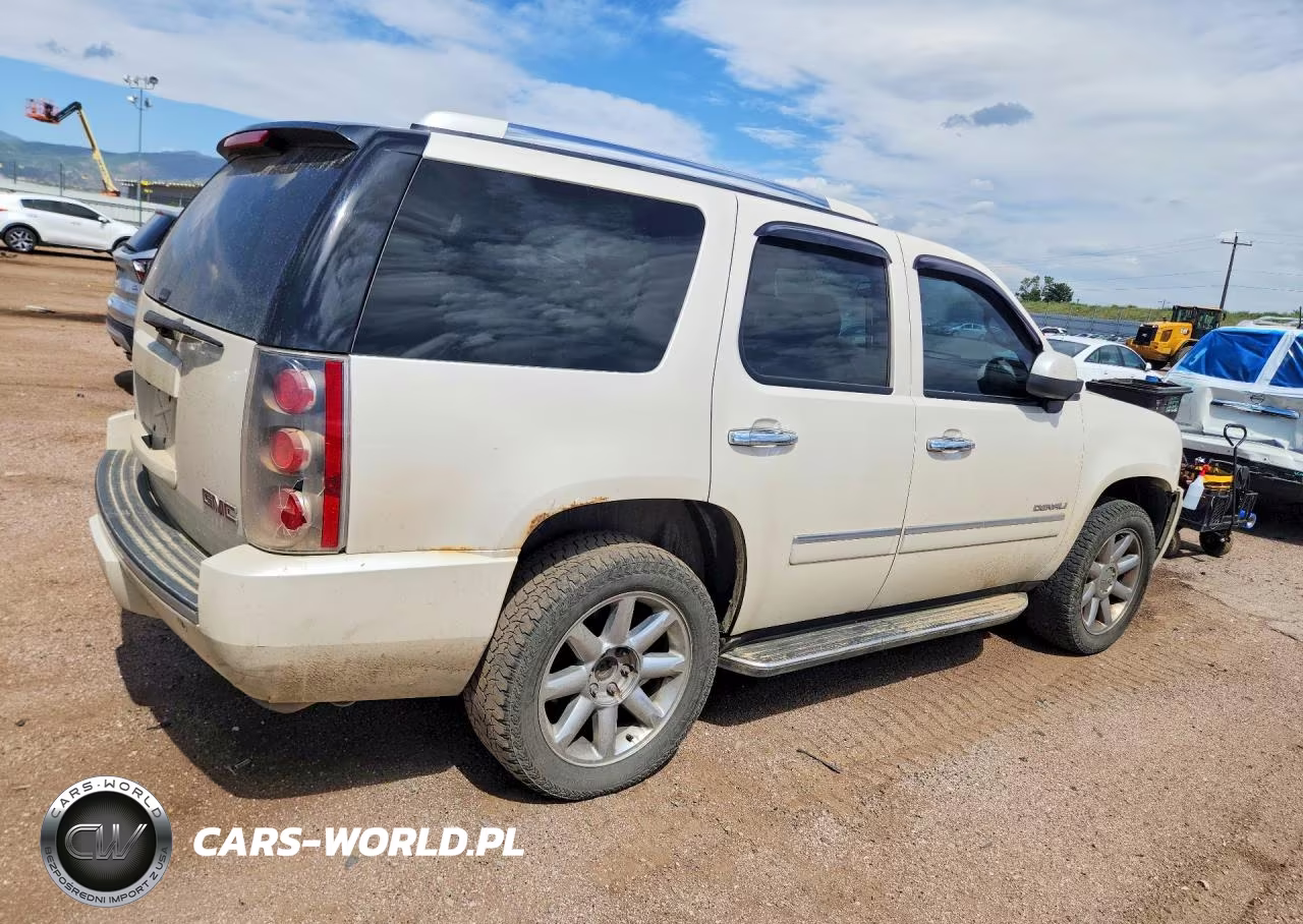 2010 GMC Yukon Denali VIN:1GKUKEEF4AR165430 - 3