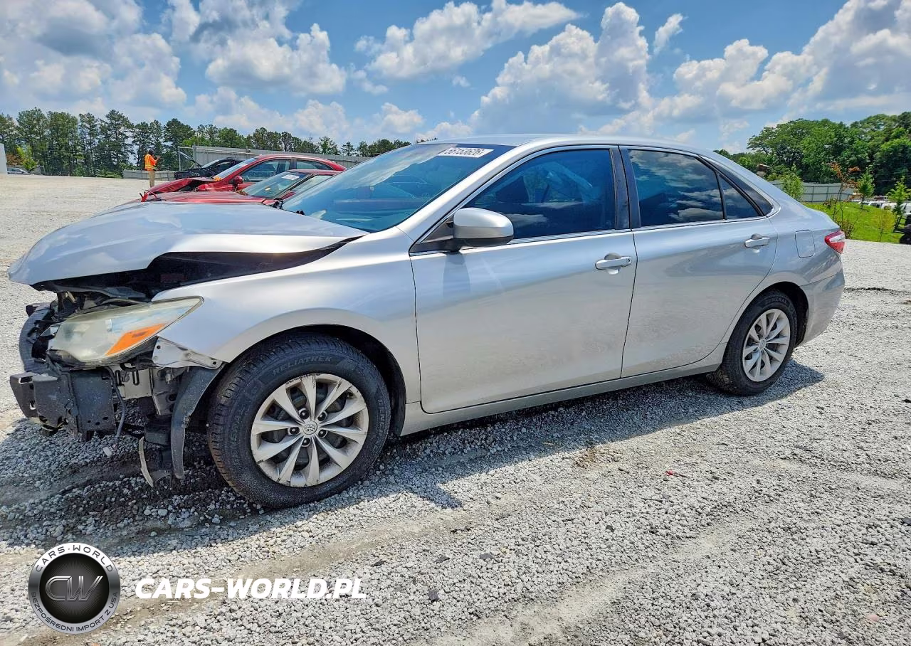 2015 Toyota Camry Le – zdjęcie 1 z 12