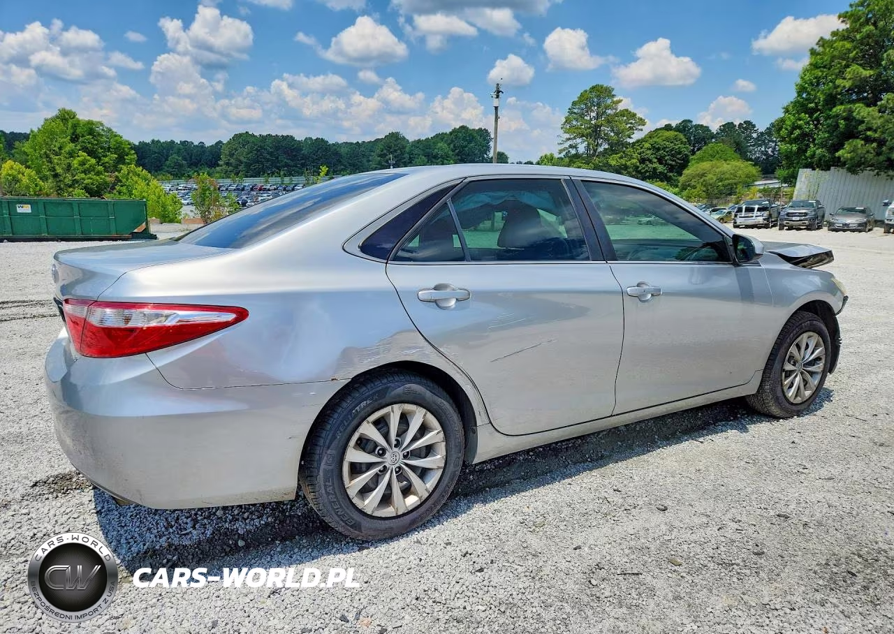 2015 Toyota Camry Le VIN:4T1BF1FK4FU487321 - 3