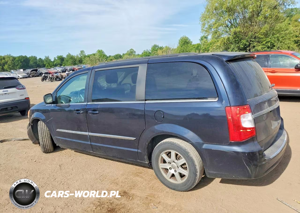2011 Chrysler Town & Country Touring VIN:2A4RR5DGXBR647235 - 2