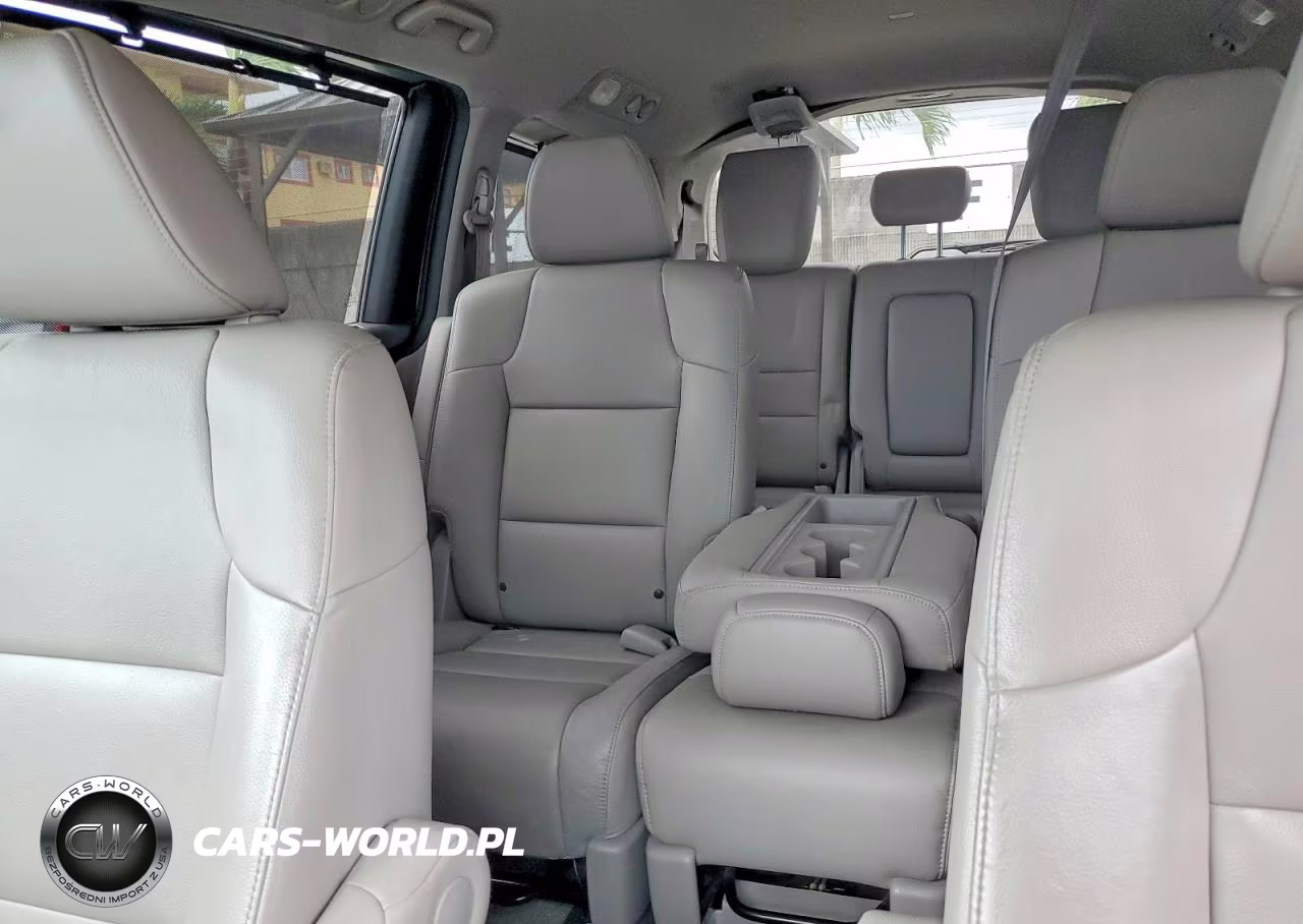 2016 Honda Odyssey Touring VIN:5FNRL5H95GB033196 - 10