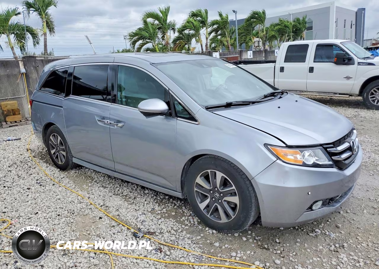 2016 Honda Odyssey Touring VIN:5FNRL5H95GB033196 - 4