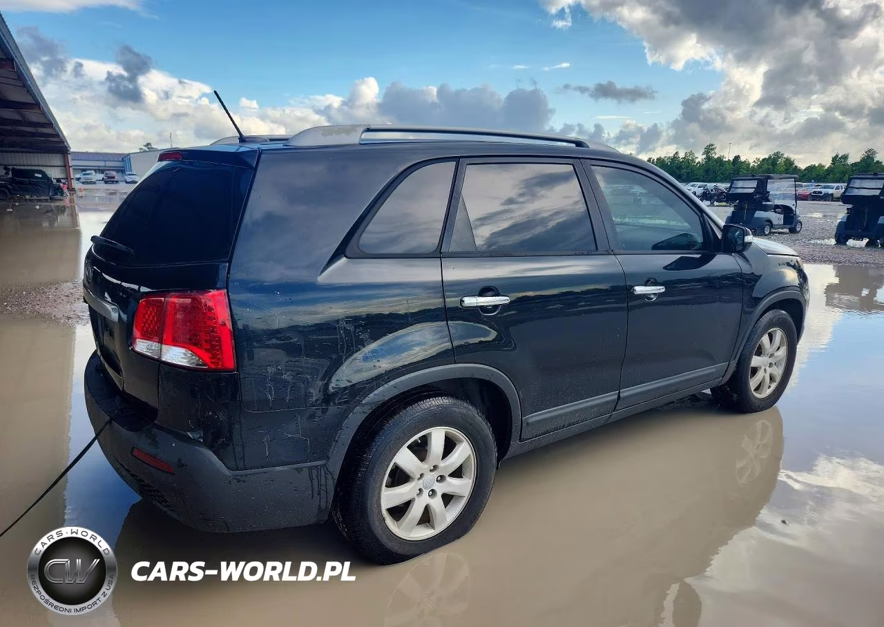 2013 Kia Sorento Lx VIN:5XYKT4A28DG311487 - 3