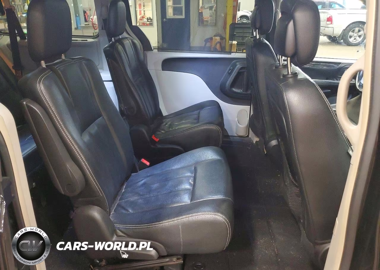 2015 Chrysler Town & Country Touring VIN:2C4RC1BG9FR707207 - 11