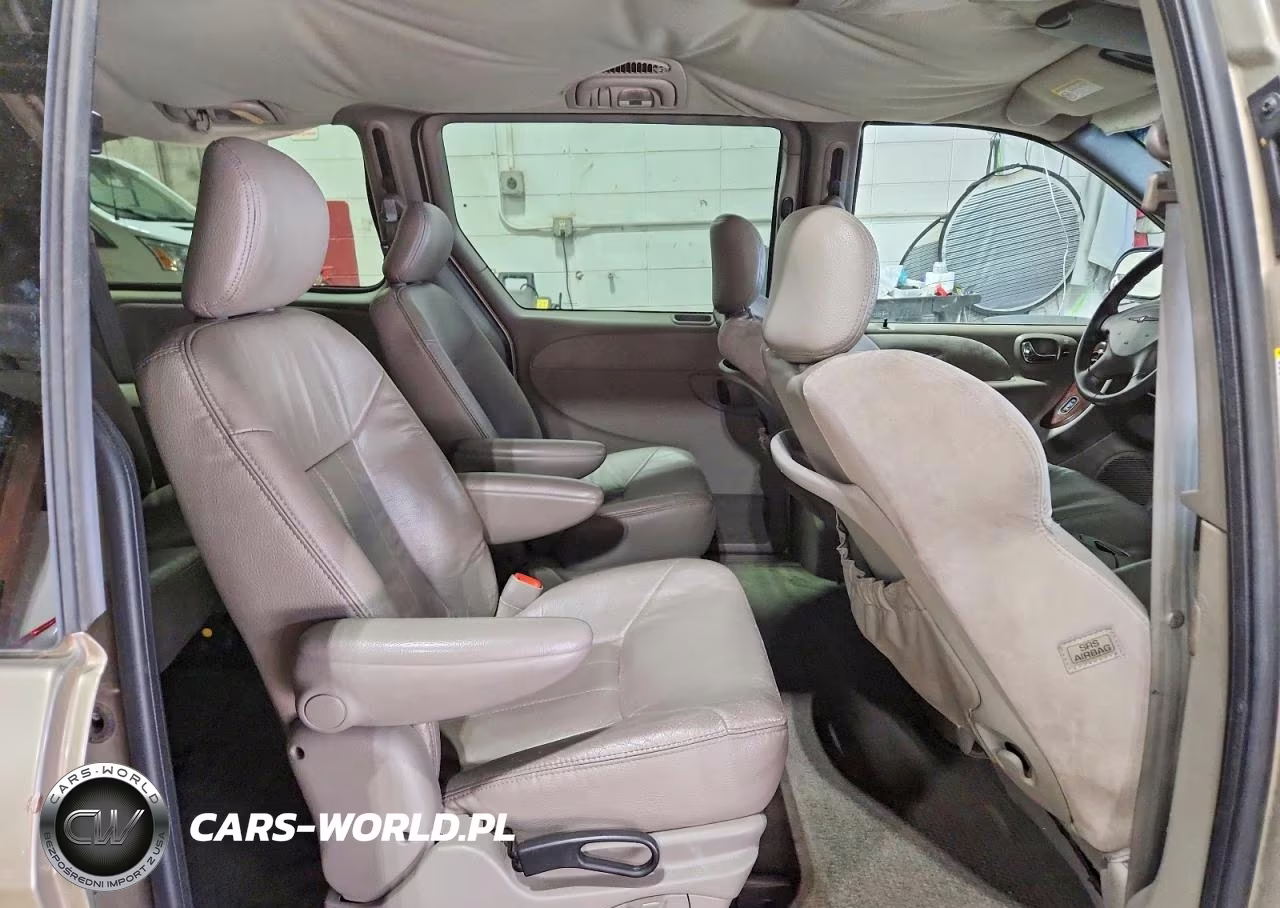 2002 Chrysler Town & Country Limited VIN:2C8GP64L02R525679 - 11