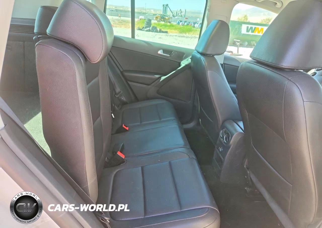 2011 Volkswagen Tiguan S VIN:WVGAV7AX3BW521493 - 10