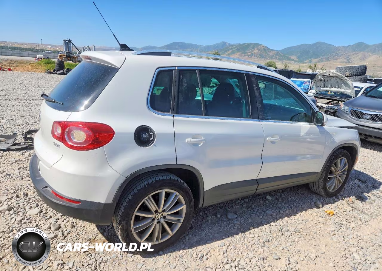 2011 Volkswagen Tiguan S VIN:WVGAV7AX3BW521493 - 3