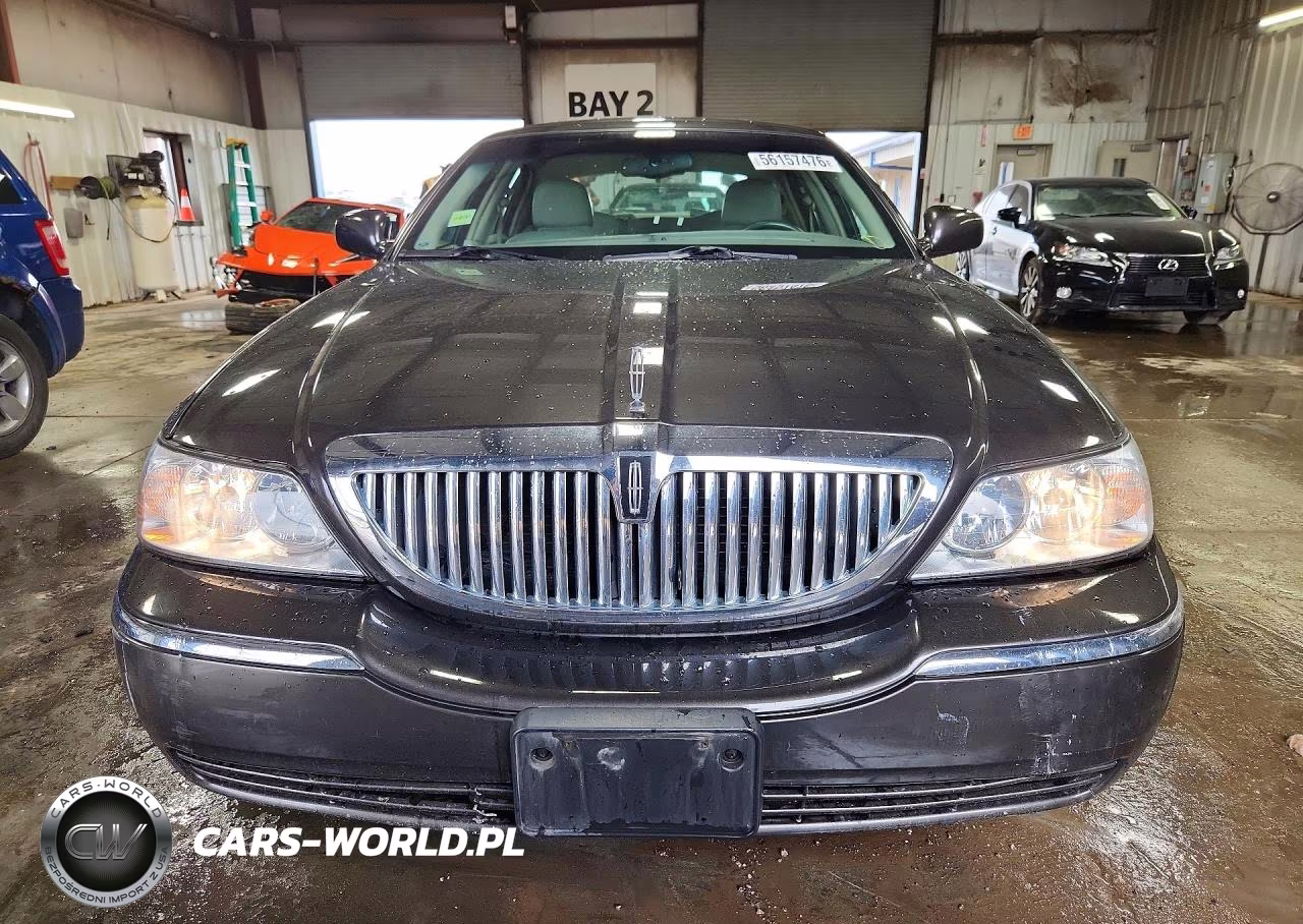 2005 Lincoln Town Car Signature VIN:1LNHM81WX5Y624224 - 5