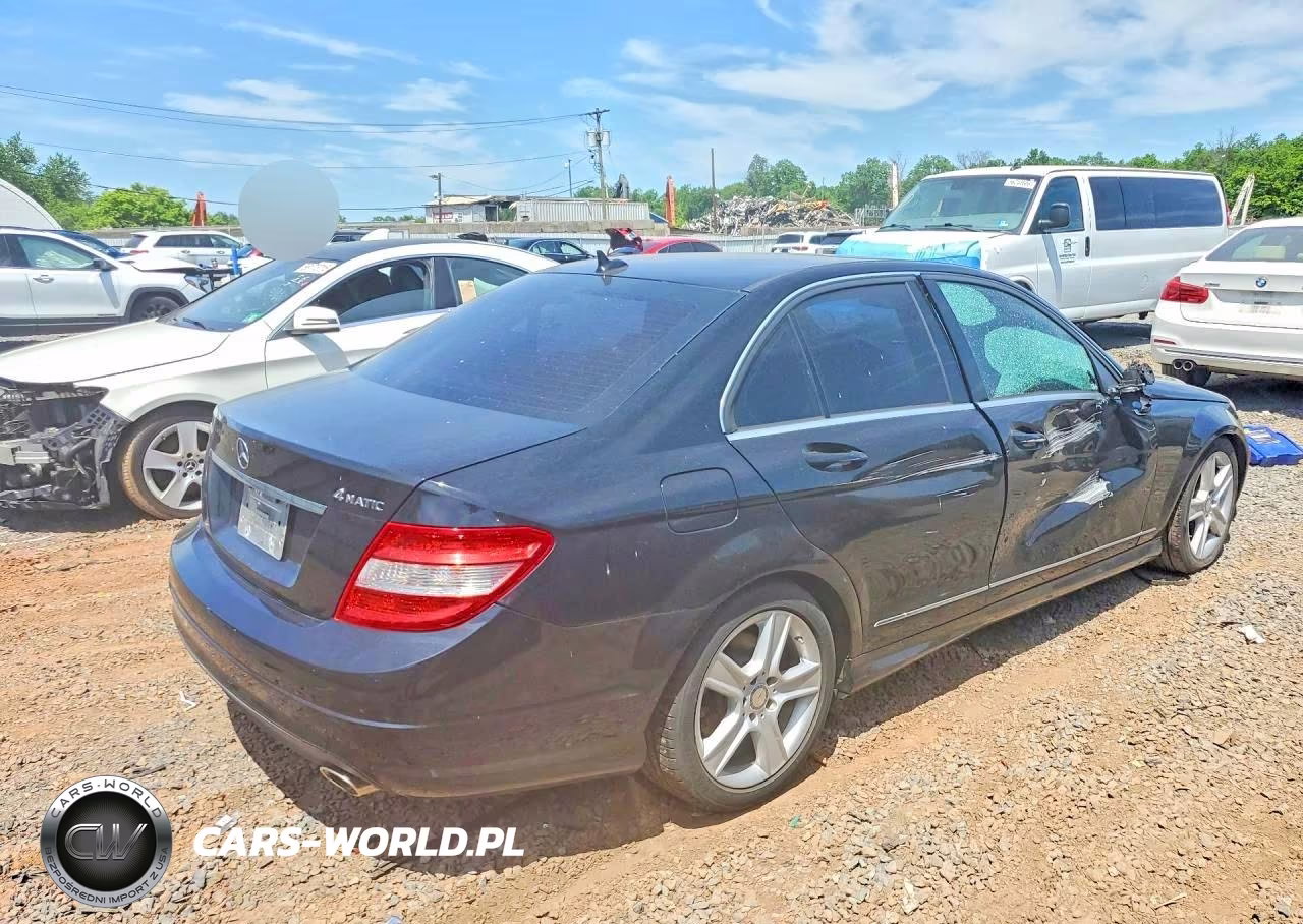 2011 Mercedes-Benz 300C VIN:WDDGF8BB3BR133950 - 3