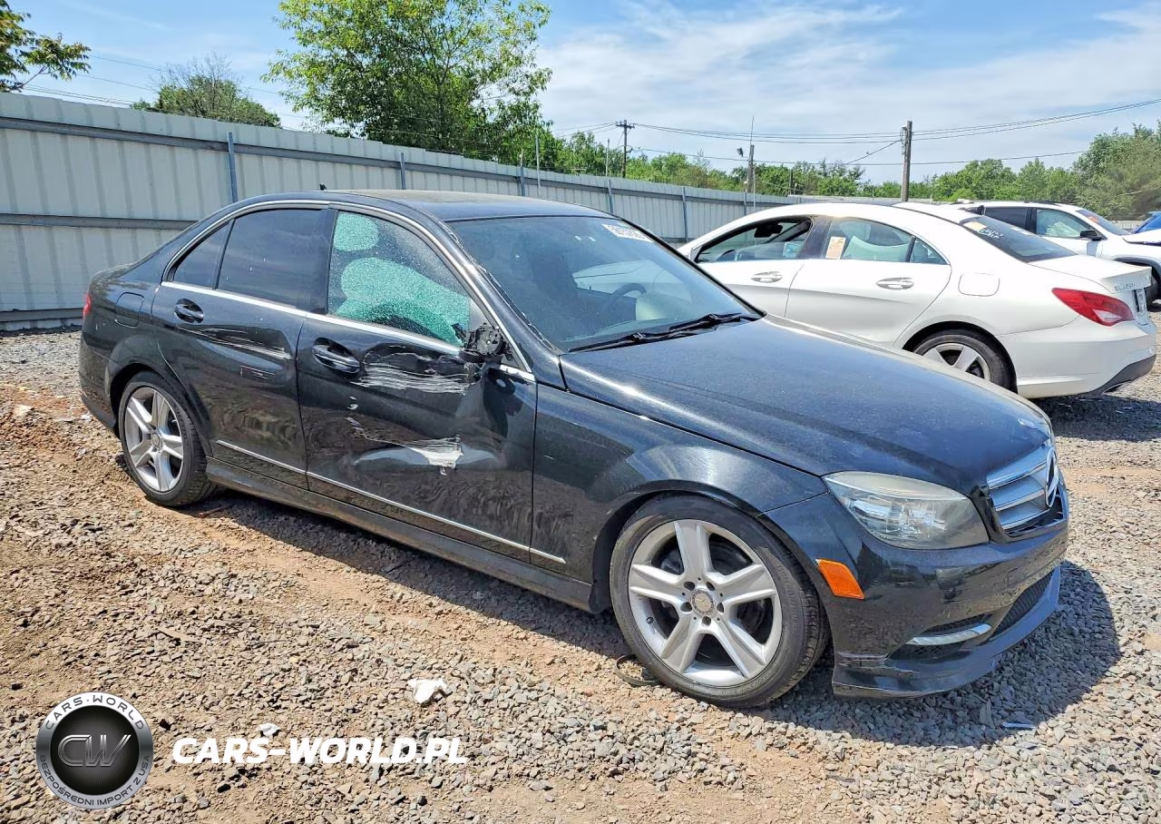 2011 Mercedes-Benz 300C VIN:WDDGF8BB3BR133950 - 4